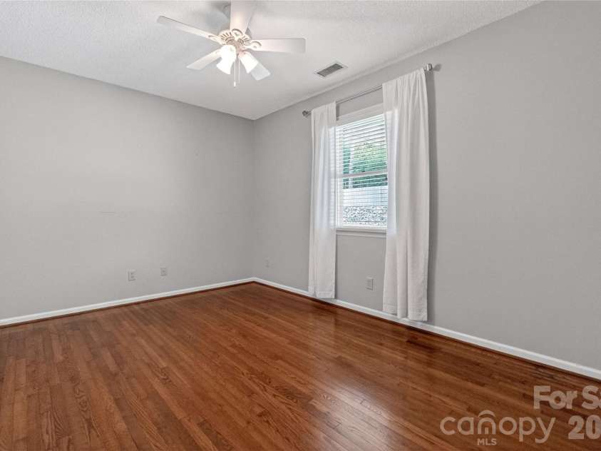 19830 Oak Leaf Circle, Cornelius, NC 28031.  MLS# CAR4362846, YatesRealty ID 24102. 