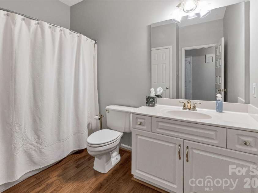 19830 Oak Leaf Circle, Cornelius, NC 28031.  MLS# CAR4362846, YatesRealty ID 24102. 