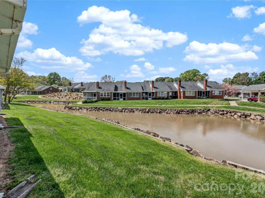 19830 Oak Leaf Circle, Cornelius, NC 28031.  MLS# CAR4362846, YatesRealty ID 24102. 