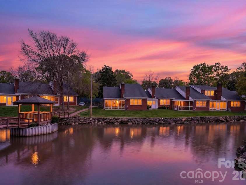 19830 Oak Leaf Circle, Cornelius, NC 28031.  MLS# CAR4362846, YatesRealty ID 24102. 