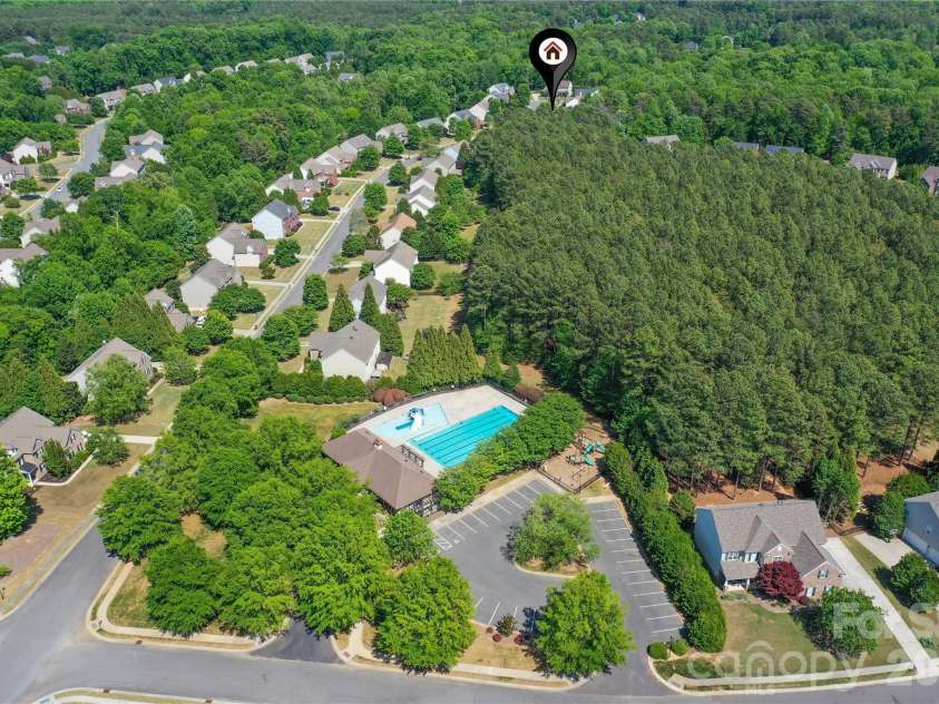 428 Ranelagh Drive, Waxhaw, NC 28173.  MLS# CAR4370707, YatesRealty ID 24103. Nearby pool & playground