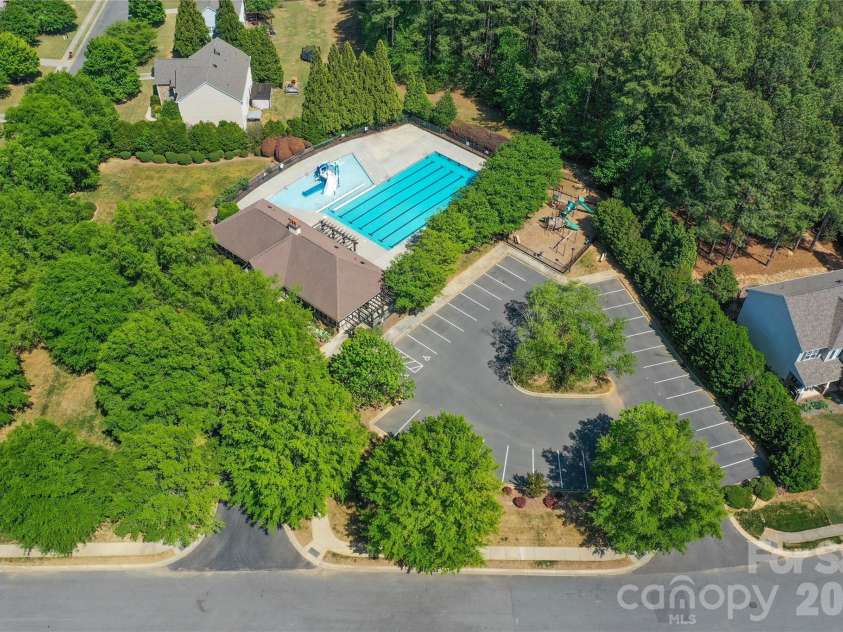 428 Ranelagh Drive, Waxhaw, NC 28173.  MLS# CAR4370707, YatesRealty ID 24103. Nearby pool & playground