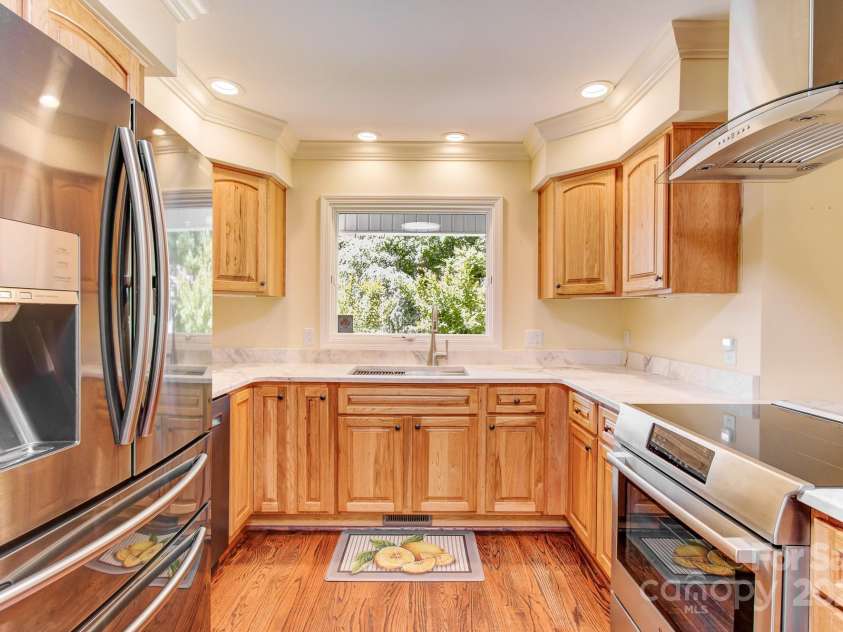 305 High Point Lane, Hendersonville, NC 28791.  MLS# CAR4264102, YatesRealty ID 24104. 