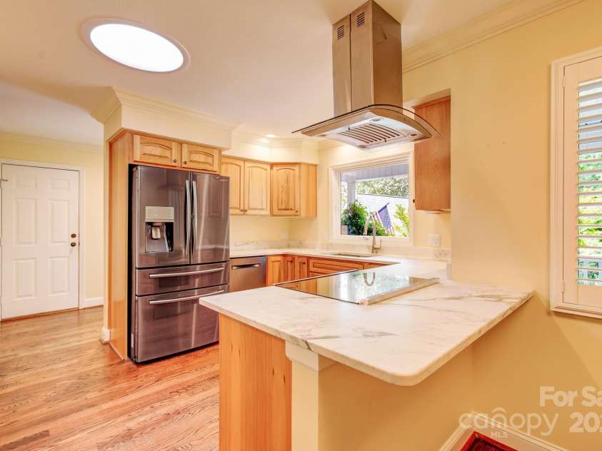 305 High Point Lane, Hendersonville, NC 28791.  MLS# CAR4264102, YatesRealty ID 24104. 