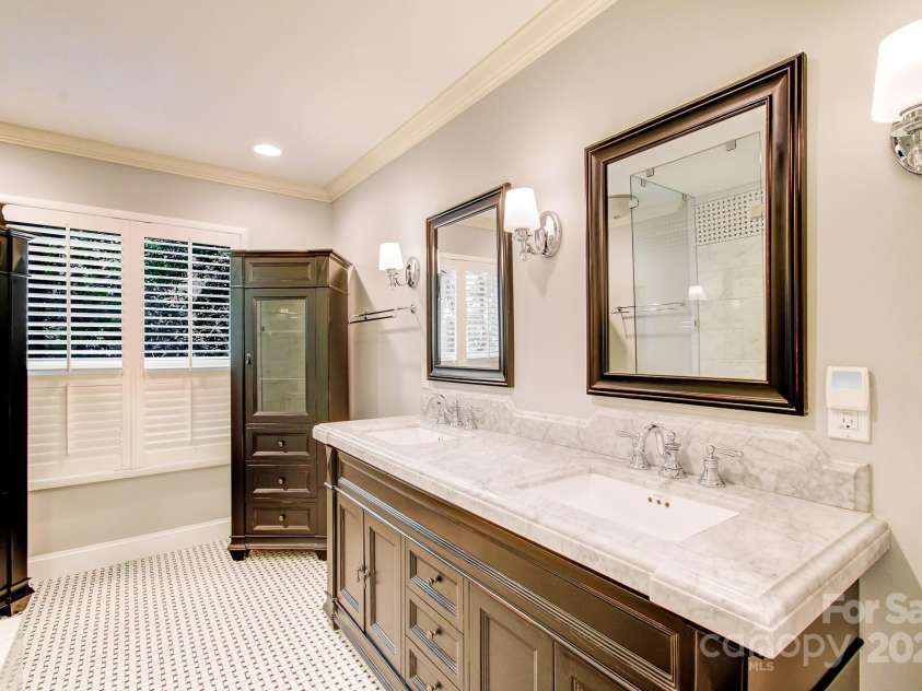 305 High Point Lane, Hendersonville, NC 28791.  MLS# CAR4264102, YatesRealty ID 24104. 