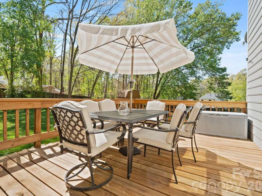 110 Steuben Drive, Huntersville, NC 28078.  MLS# CAR4362724, YatesRealty ID 24105. 
