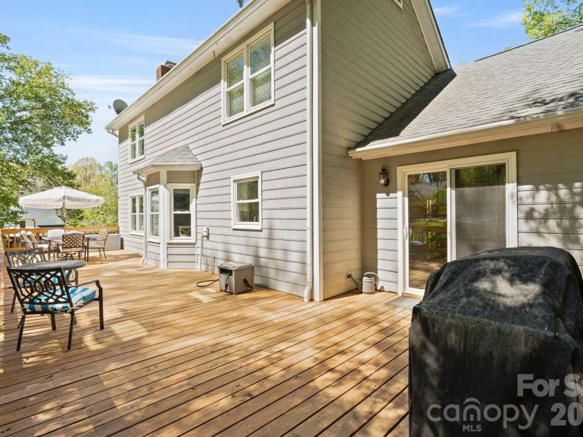 110 Steuben Drive, Huntersville, NC 28078.  MLS# CAR4362724, YatesRealty ID 24105. Expansive new back deck 