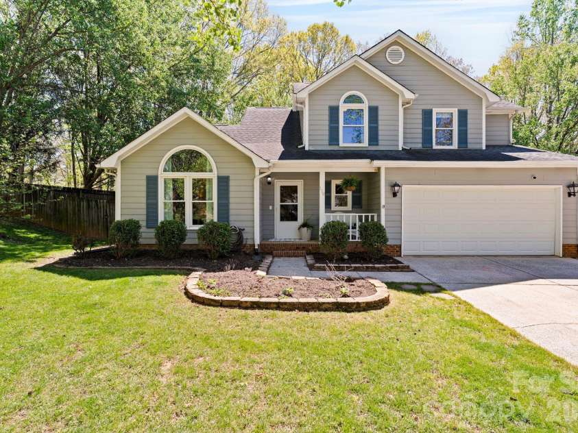 110 Steuben Drive, Huntersville, NC 28078.  MLS# CAR4362724, YatesRealty ID 24105. Home sweet home in the heart of Huntersville