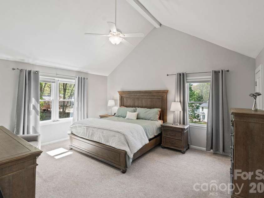 110 Steuben Drive, Huntersville, NC 28078.  MLS# CAR4362724, YatesRealty ID 24105. Spacious primary suite with vaulted ceilings 