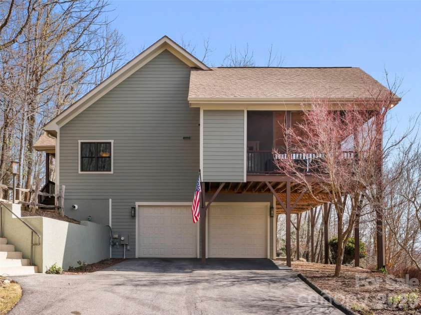 21 Sugar Maple Drive, Mills River, NC 28759.  MLS# CAR4358903, YatesRealty ID 24106. 