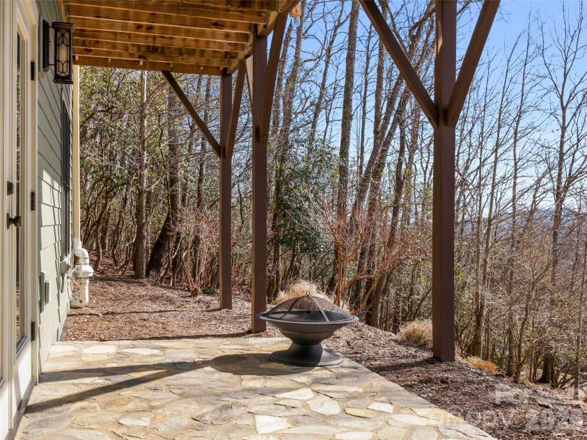 21 Sugar Maple Drive, Mills River, NC 28759.  MLS# CAR4358903, YatesRealty ID 24106. 