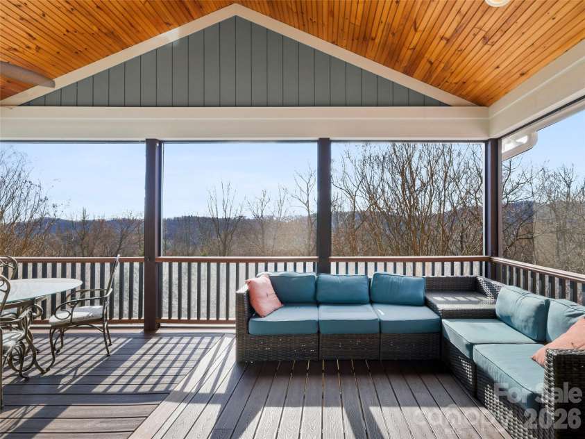 21 Sugar Maple Drive, Mills River, NC 28759.  MLS# CAR4358903, YatesRealty ID 24106. 