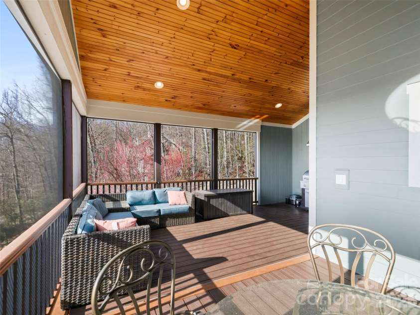 21 Sugar Maple Drive, Mills River, NC 28759.  MLS# CAR4358903, YatesRealty ID 24106. 