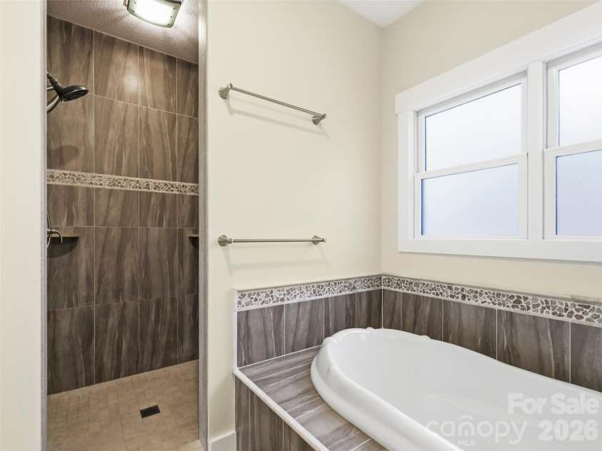 21 Sugar Maple Drive, Mills River, NC 28759.  MLS# CAR4358903, YatesRealty ID 24106. 