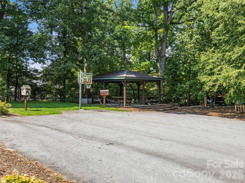 21 Sugar Maple Drive, Mills River, NC 28759.  MLS# CAR4358903, YatesRealty ID 24106. 