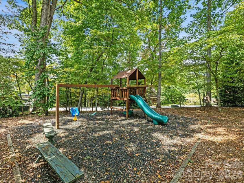 21 Sugar Maple Drive, Mills River, NC 28759.  MLS# CAR4358903, YatesRealty ID 24106. 