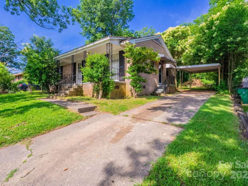 823 Yuma Street, Charlotte, NC 28213.  MLS# CAR4270222, YatesRealty ID 24108. 