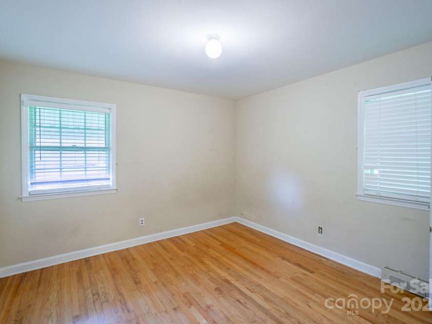823 Yuma Street, Charlotte, NC 28213.  MLS# CAR4270222, YatesRealty ID 24108. 