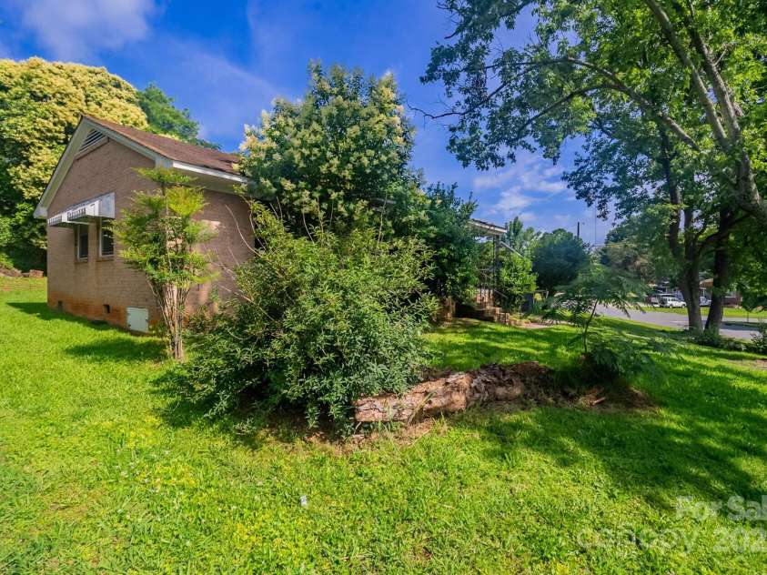 823 Yuma Street, Charlotte, NC 28213.  MLS# CAR4270222, YatesRealty ID 24108. 