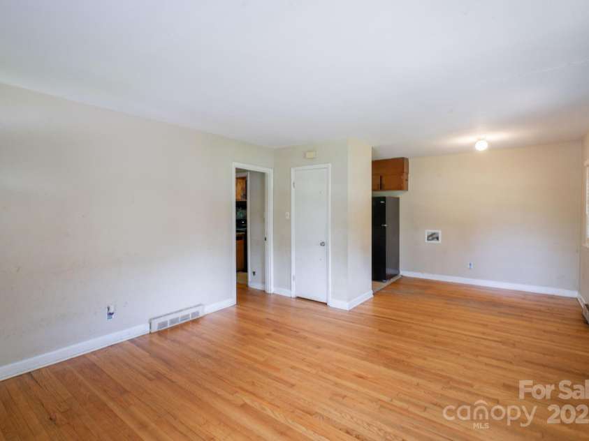 823 Yuma Street, Charlotte, NC 28213.  MLS# CAR4270222, YatesRealty ID 24108. 