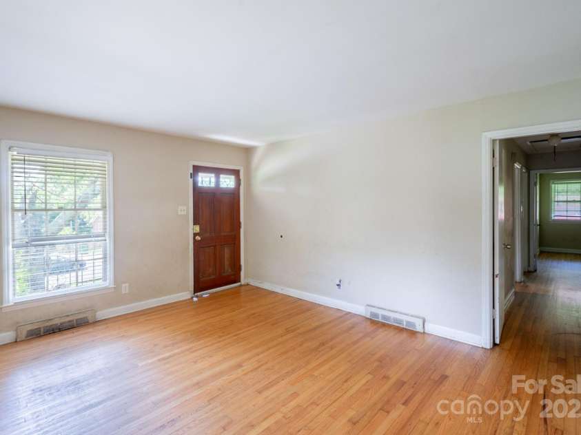 823 Yuma Street, Charlotte, NC 28213.  MLS# CAR4270222, YatesRealty ID 24108. 
