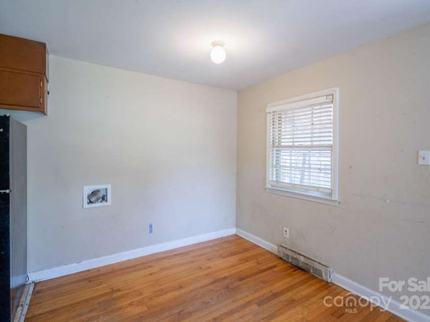 823 Yuma Street, Charlotte, NC 28213.  MLS# CAR4270222, YatesRealty ID 24108. 