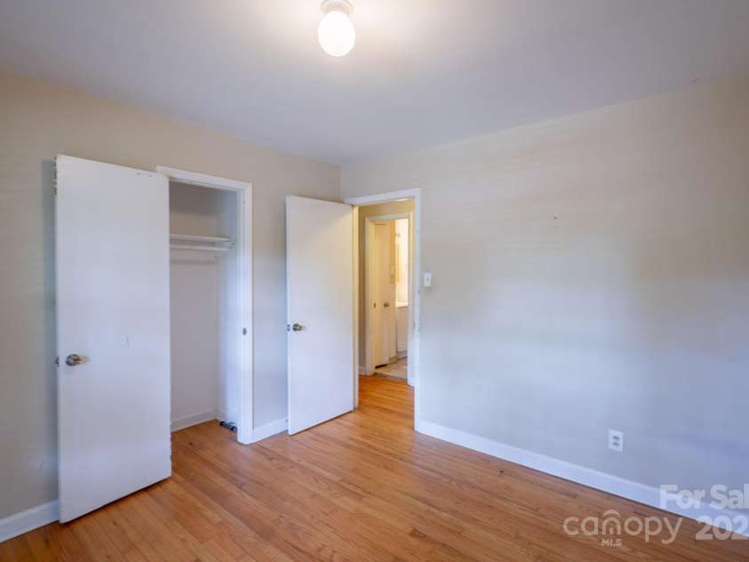823 Yuma Street, Charlotte, NC 28213.  MLS# CAR4270222, YatesRealty ID 24108. 