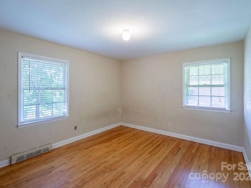 823 Yuma Street, Charlotte, NC 28213.  MLS# CAR4270222, YatesRealty ID 24108. 