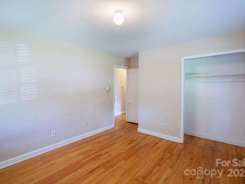823 Yuma Street, Charlotte, NC 28213.  MLS# CAR4270222, YatesRealty ID 24108. 