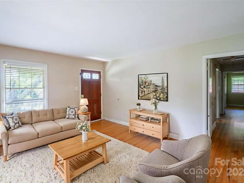 823 Yuma Street, Charlotte, NC 28213.  MLS# CAR4270222, YatesRealty ID 24108. Virtually staged