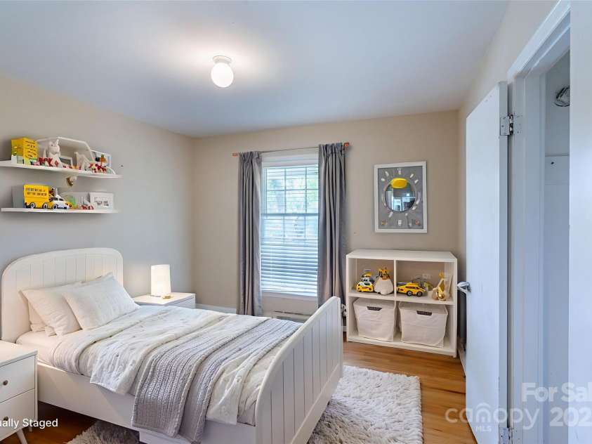 823 Yuma Street, Charlotte, NC 28213.  MLS# CAR4270222, YatesRealty ID 24108. Virtually staged