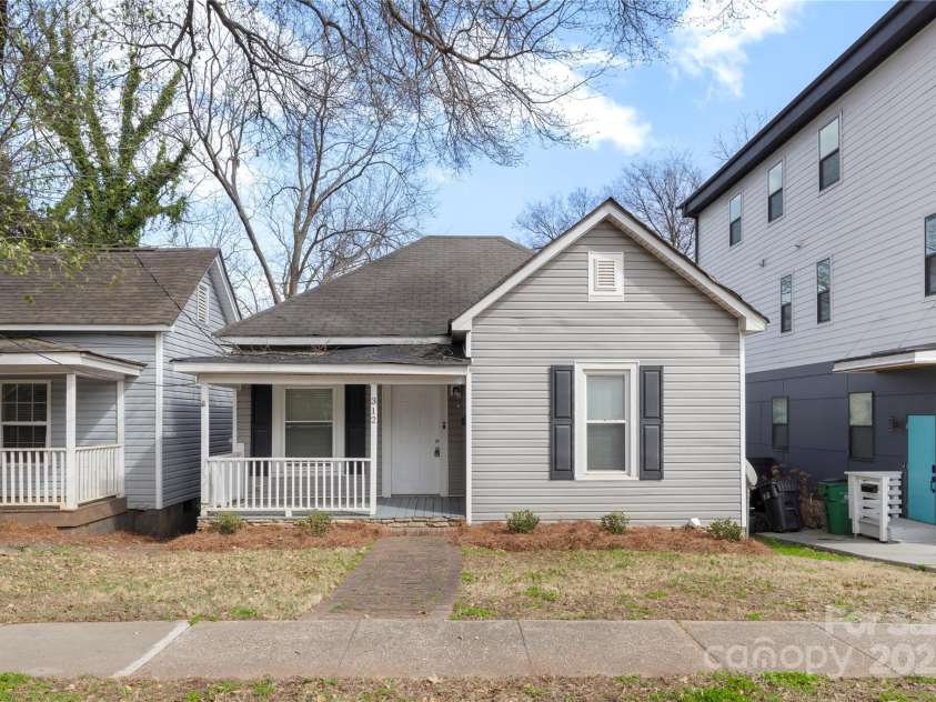 312 Flint Street, Charlotte, NC 28216.  MLS# CAR4231373, YatesRealty ID 2411. 
