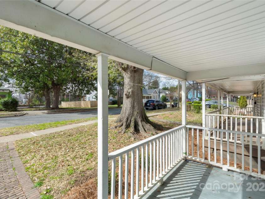312 Flint Street, Charlotte, NC 28216.  MLS# CAR4231373, YatesRealty ID 2411. 