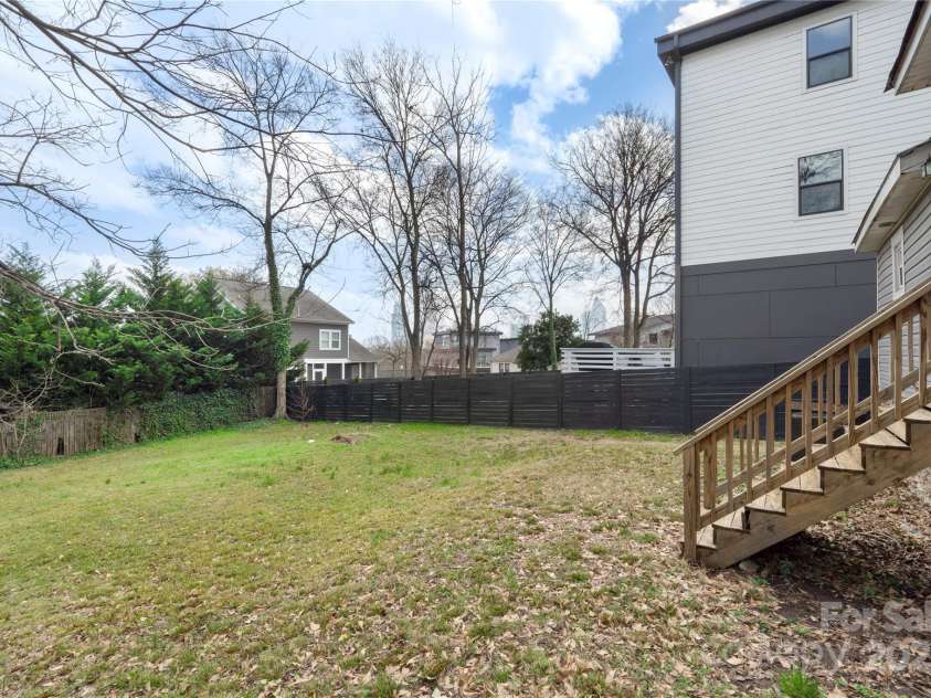 312 Flint Street, Charlotte, NC 28216.  MLS# CAR4231373, YatesRealty ID 2411. 