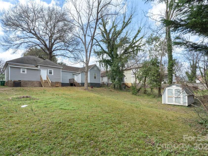 312 Flint Street, Charlotte, NC 28216.  MLS# CAR4231373, YatesRealty ID 2411. 