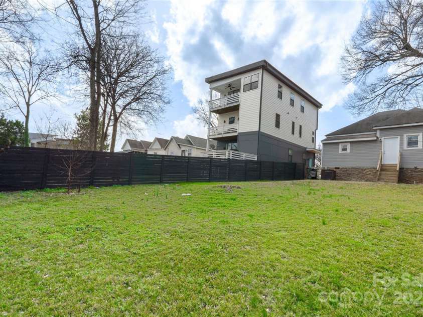 312 Flint Street, Charlotte, NC 28216.  MLS# CAR4231373, YatesRealty ID 2411. 