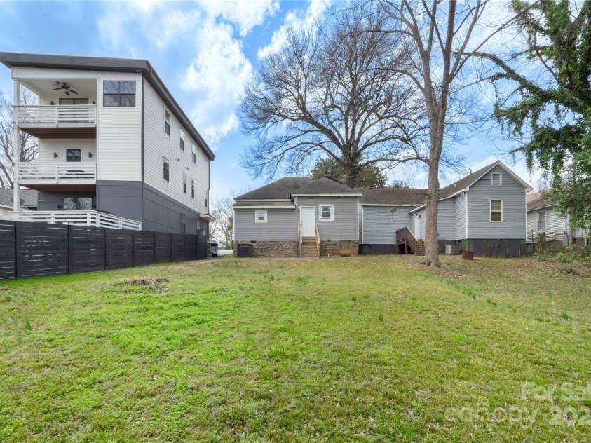 312 Flint Street, Charlotte, NC 28216.  MLS# CAR4231373, YatesRealty ID 2411. 