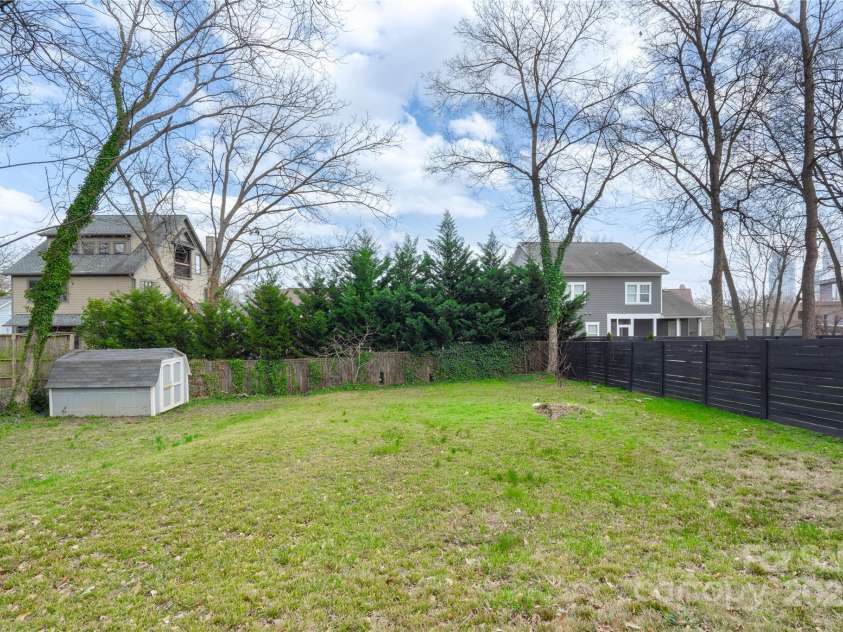 312 Flint Street, Charlotte, NC 28216.  MLS# CAR4231373, YatesRealty ID 2411. 