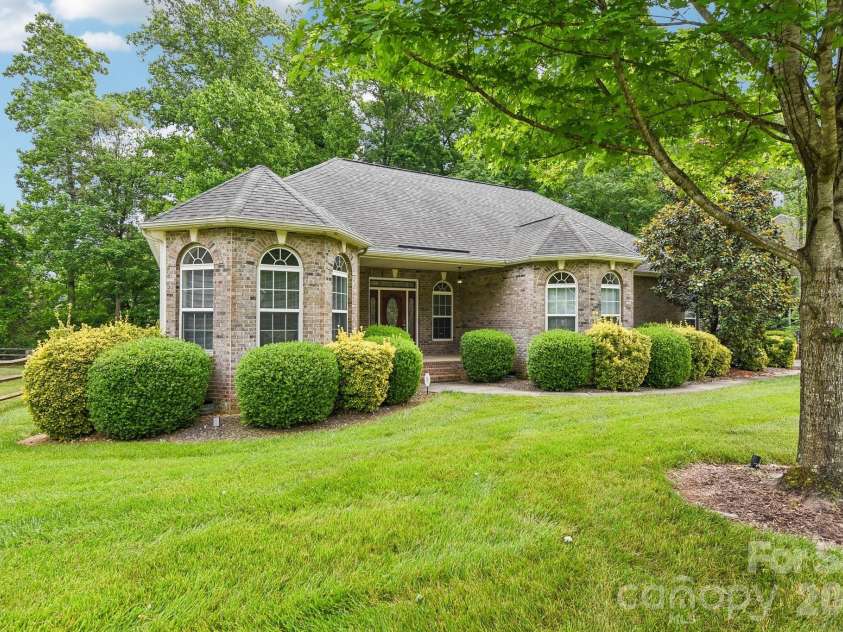 12200 Bronx Drive, Huntersville, NC 28078.  MLS# CAR4378213, YatesRealty ID 24110. 