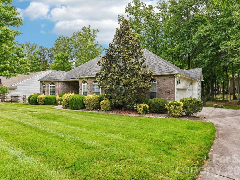 12200 Bronx Drive, Huntersville, NC 28078.  MLS# CAR4378213, YatesRealty ID 24110. 