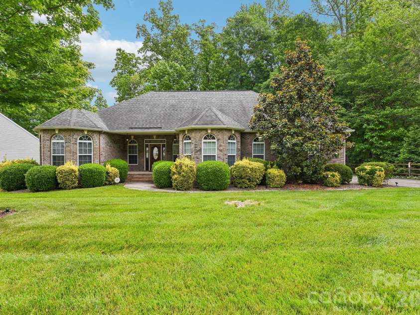 12200 Bronx Drive, Huntersville, NC 28078.  MLS# CAR4378213, YatesRealty ID 24110. 