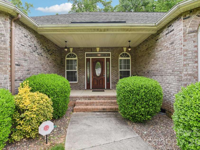 12200 Bronx Drive, Huntersville, NC 28078.  MLS# CAR4378213, YatesRealty ID 24110. 