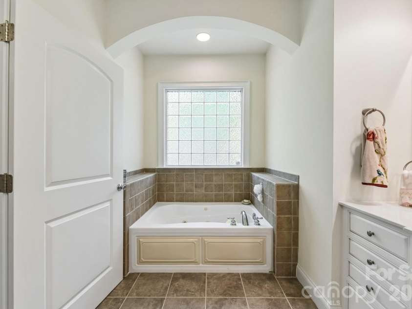 12200 Bronx Drive, Huntersville, NC 28078.  MLS# CAR4378213, YatesRealty ID 24110. 