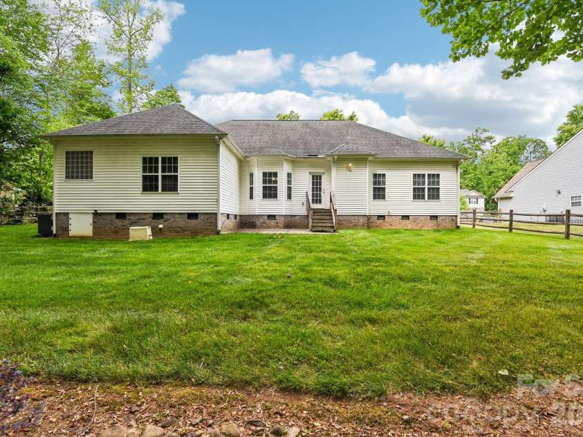 12200 Bronx Drive, Huntersville, NC 28078.  MLS# CAR4378213, YatesRealty ID 24110. 