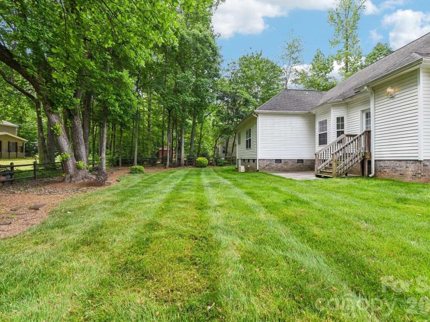 12200 Bronx Drive, Huntersville, NC 28078.  MLS# CAR4378213, YatesRealty ID 24110. 
