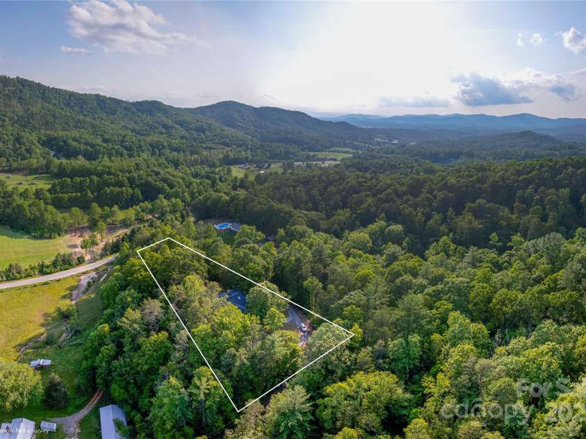 1227 Brush Creek Circle, Fairview, NC 28730.  MLS# CAR4265293, YatesRealty ID 24110. Approximate lot lines