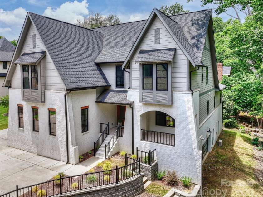 7011 Chateau Bordeaux Lane, Charlotte, NC 28270.  MLS# CAR4271961, YatesRealty ID 24111. 
