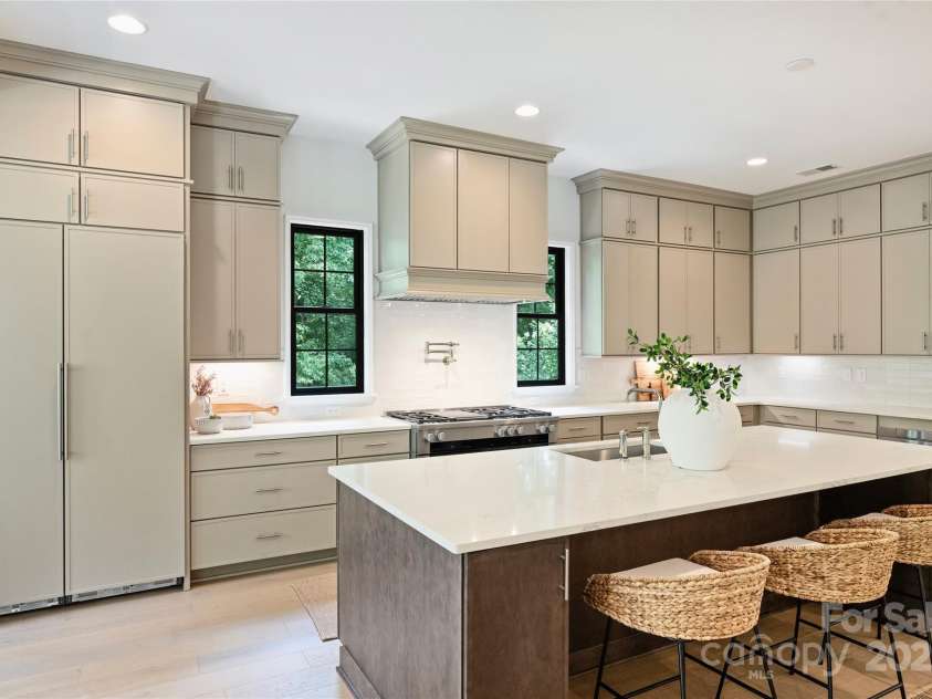 7011 Chateau Bordeaux Lane, Charlotte, NC 28270.  MLS# CAR4271961, YatesRealty ID 24111. 