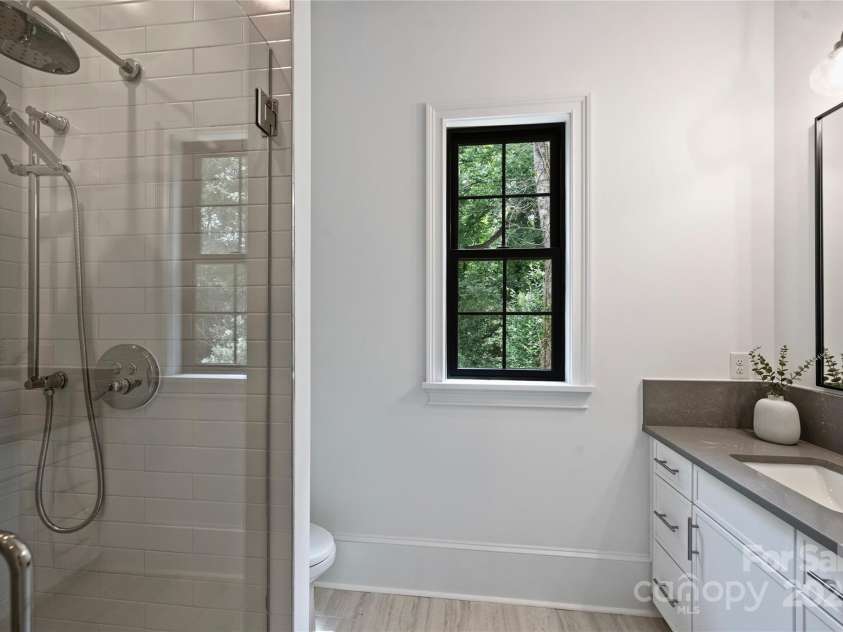 7011 Chateau Bordeaux Lane, Charlotte, NC 28270.  MLS# CAR4271961, YatesRealty ID 24111. Ensuite bath