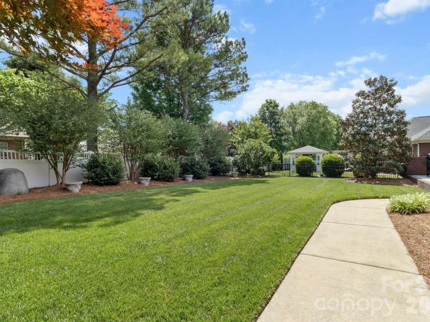 726 Tom Morris Lane, Concord, NC 28027.  MLS# CAR4382168, YatesRealty ID 24111. 